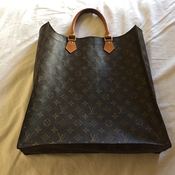 Authentic Louis Vuitton sac plat