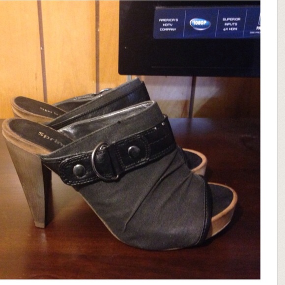 High heel ,  fabric , peep toe clog like shoes.
