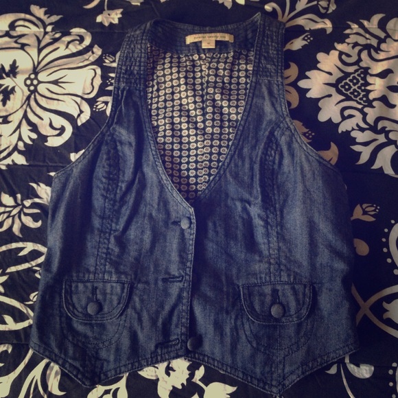 Denim vest. - Picture 1 of 3