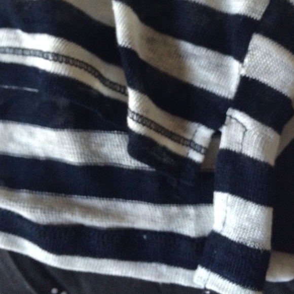 Navy and cream strip short top - Picture 3 of 3