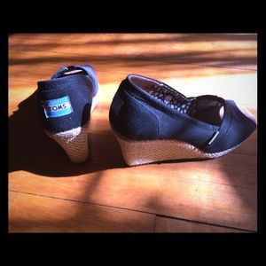 TOMS canvas wedge