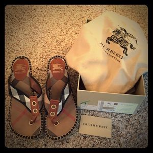 💯 AUTHENTIC Burberry Wedges