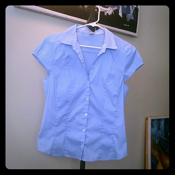 H&M Blue Button Up Top. NWOT.