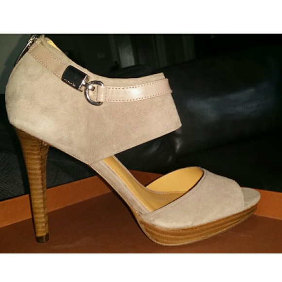 Coach suede heels open toe size 8.5 - Picture 1 of 4