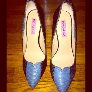 Betsey Johnson Taya Pump