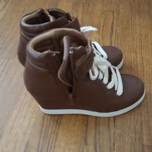 Wedge sneakers