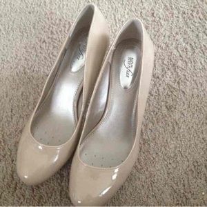 Tan Alfani Step n flex heels