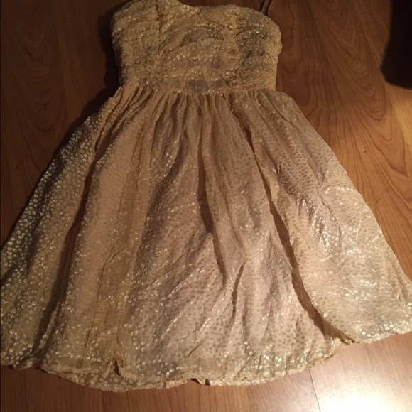Beige sweetheart velvety short dress