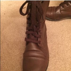 BROWN COMBAT BOOTS