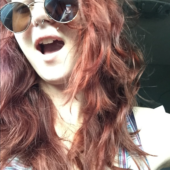 Meet your Posher, Emily - Picture 1 of 1