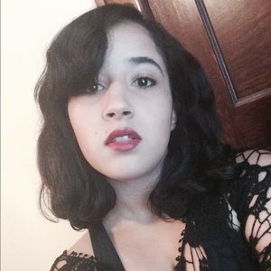 Meet your Posher, Claudia