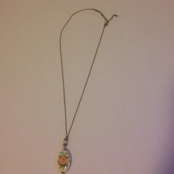 Cute adjustable floral necklace