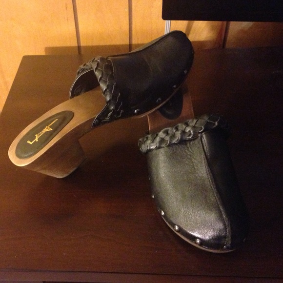 Black classy clogs