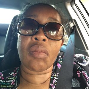 Meet your Posher, Carla