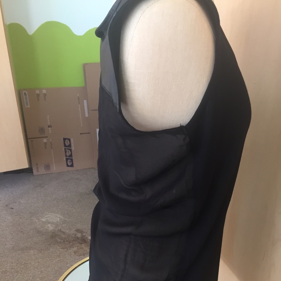 🚫SOLD🚫Tank top see throw back - Picture 3 of 4