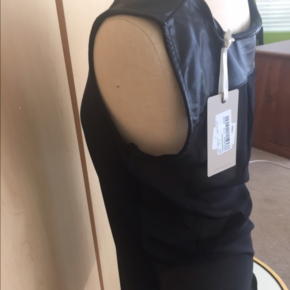 🚫SOLD🚫Tank top see throw back - Picture 4 of 4