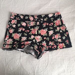 ✨🌸Beautiful Floral Shorts🌸✨