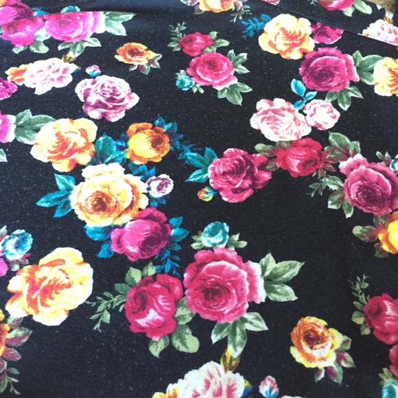 Floral suspended skirt - Picture 2 of 4