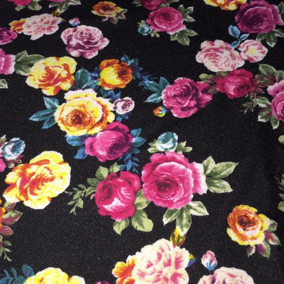 Floral suspended skirt - Picture 3 of 4