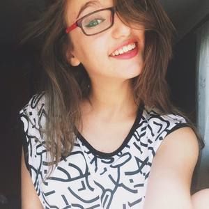 Meet your Posher, Dina