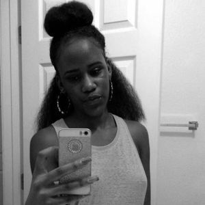 Meet your Posher, Amira