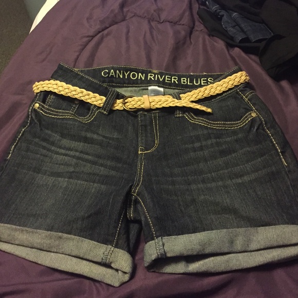 Shorts with belt