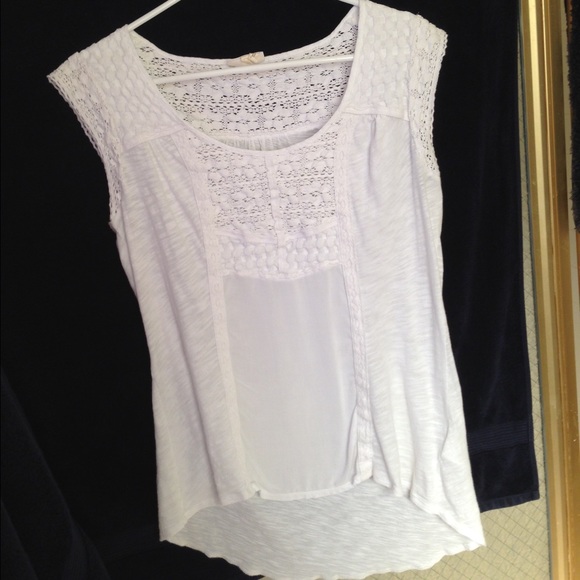 Detailed Anthropologie white tank.