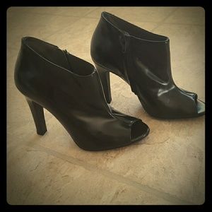 Theory black peep toe heels!! Size 37
