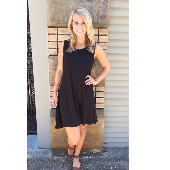 Dresses & Skirts - Black Sleeveless Dress