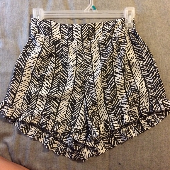 Patterned high wasted shorts