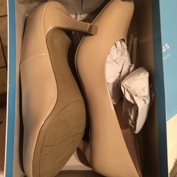 Nude Heels - Picture 2 of 4