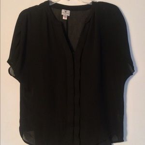Black short sleeve loose fitting top