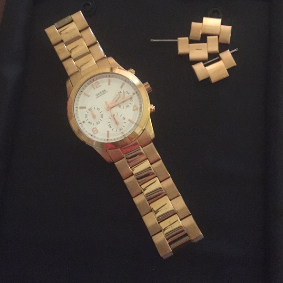 Guess rose gold watch - Picture 1 of 4