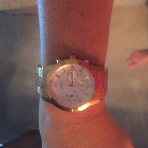 Guess rose gold watch - Picture 4 of 4