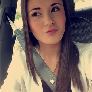 Meet your Posher, Kayla