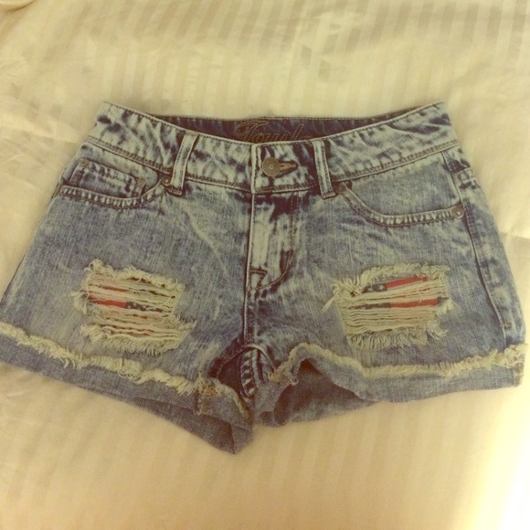 dELiA*s Taylor Shorts with American Flag Pockets