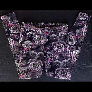 H&M Skinny Jeans - Black With Rose Print