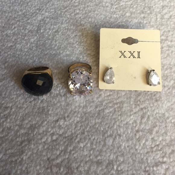 Jewelry bundle: rings & NWT earrings