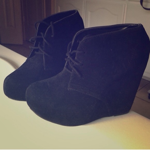 Shoes - Black booties