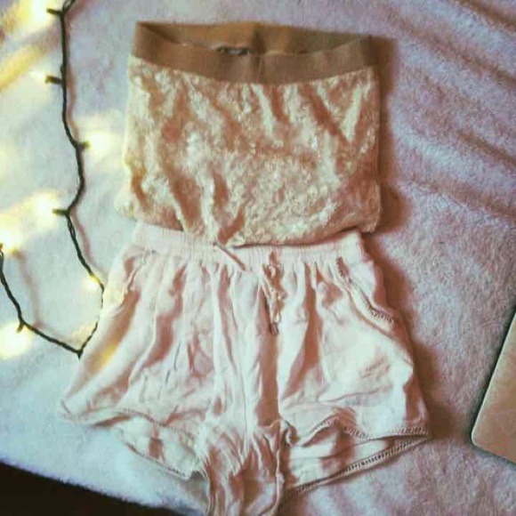 Embroidery lace gold sleeveless top