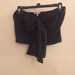 Belly shirt with bow