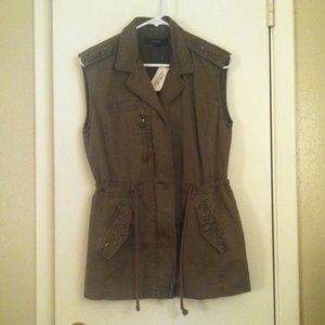 Army green cargo vest