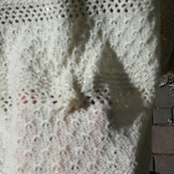 SOLD Oversized Creme Top - Picture 3 of 4