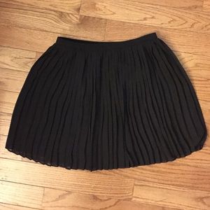 UNIQLO black chiffon pleated mini skirt
