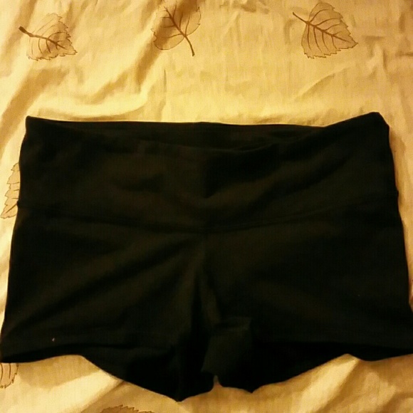 Lululemon short shorts