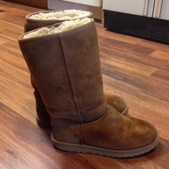 Authentic chestnut UGGs