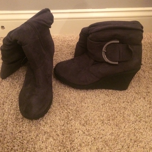 Wedged boots