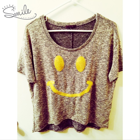Grey crop top w/yellow smiley face