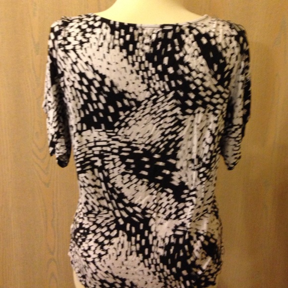 Black and white design top - Picture 4 of 4