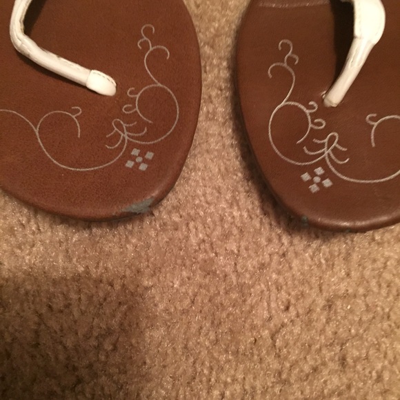 White strapped sandals - Picture 3 of 3